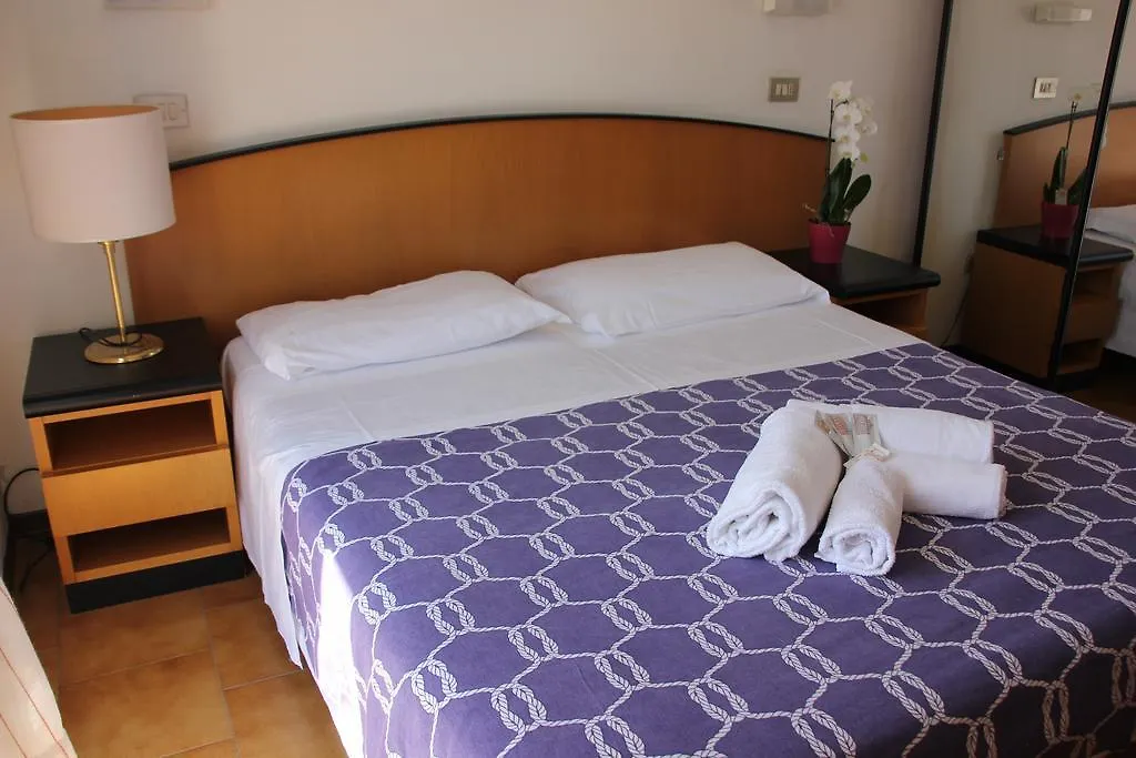 Hotel Orlov Rimini 2*,  Italia